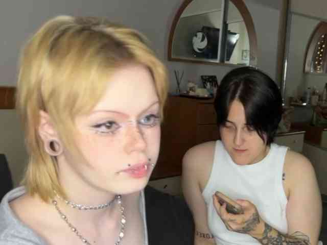 AliceAndMia webcam