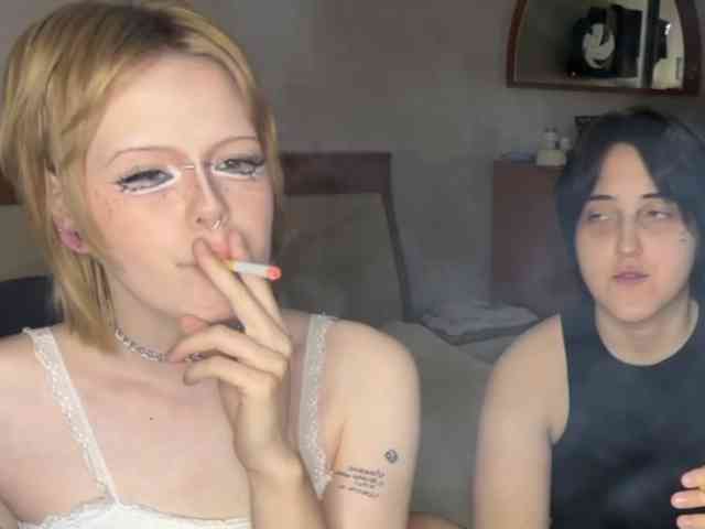 AliceAndMia webcam