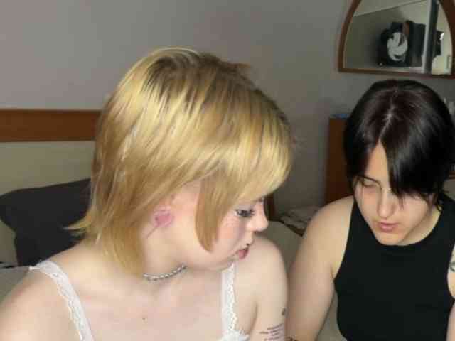 AliceAndMia webcam
