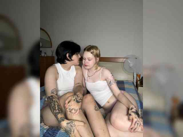 AliceAndMia webcam