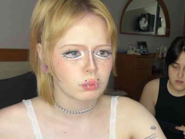AliceAndMia webcam