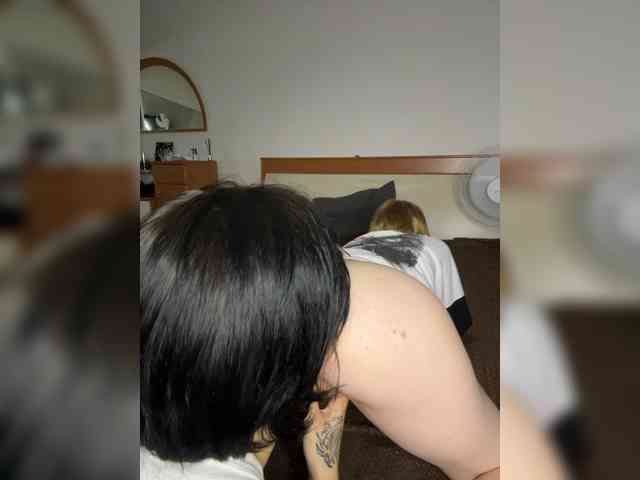 AliceAndMia webcam