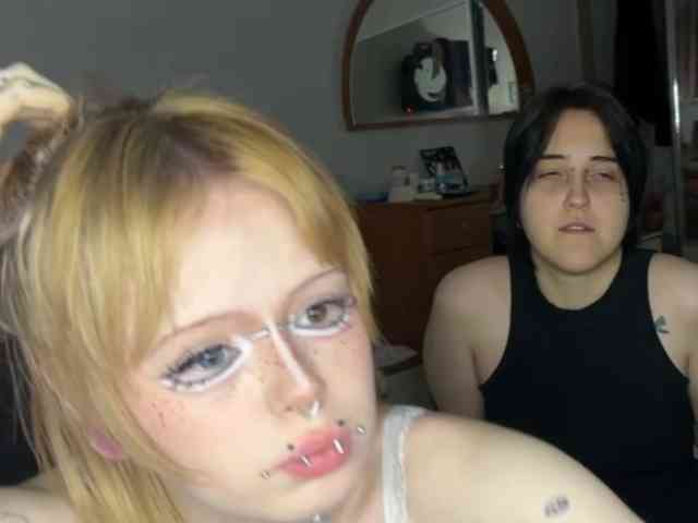 AliceAndMia webcam