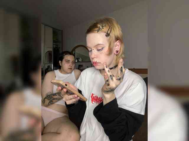 AliceAndMia Live Webcam on BongaCams