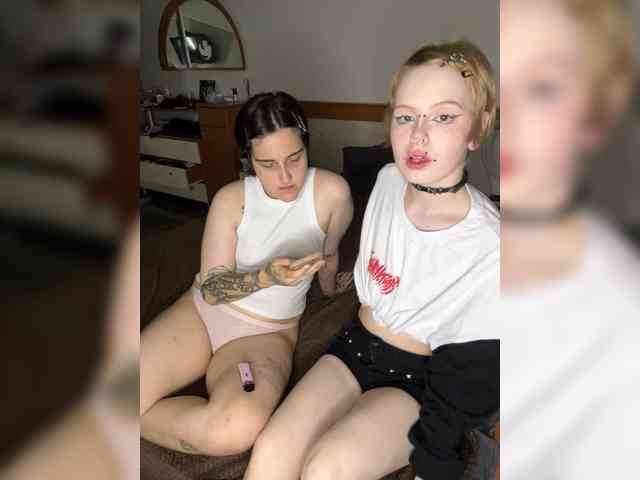 AliceAndMia webcam