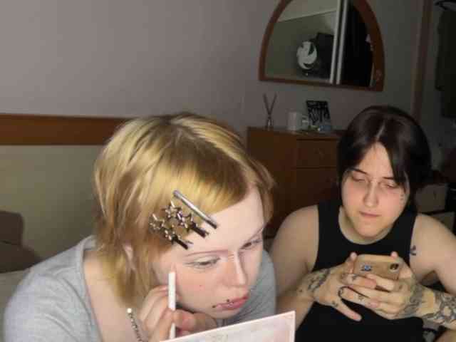 AliceAndMia webcam