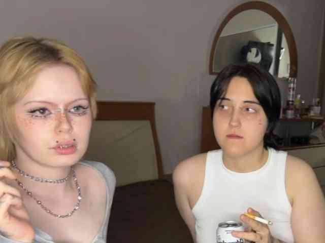 AliceAndMia webcam