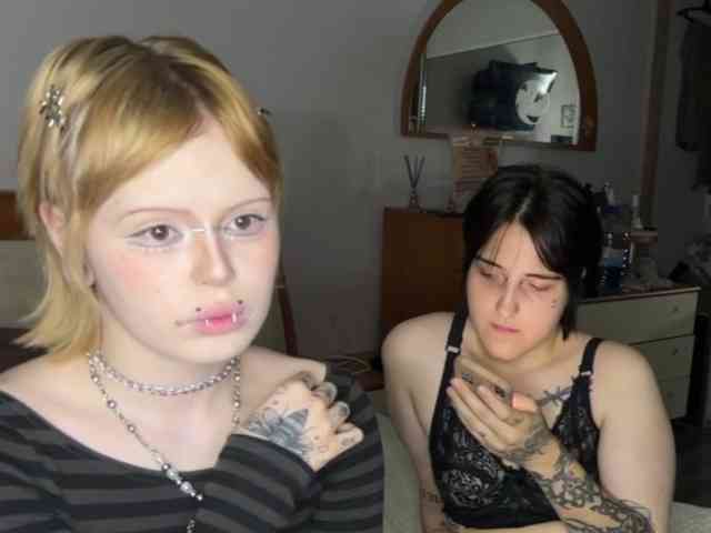 AliceAndMia webcam