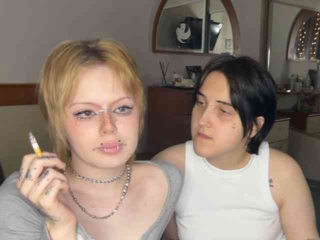 AliceAndMia webcam