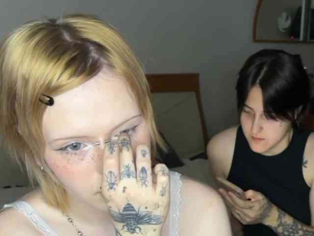 AliceAndMia webcam