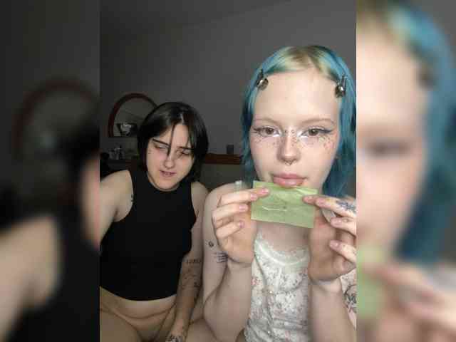 AliceAndMia webcam
