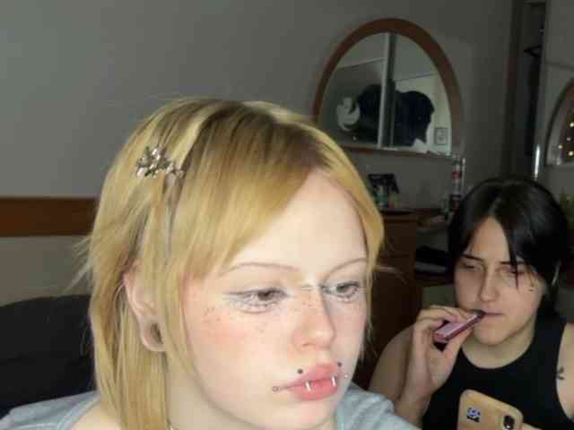AliceAndMia webcam