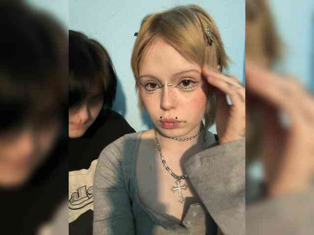 AliceAndMia's Sexcam