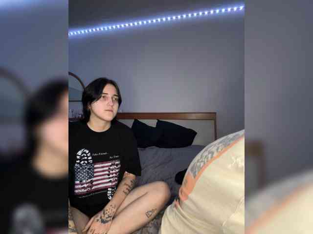 K1sskult's cam show statistics and live stream