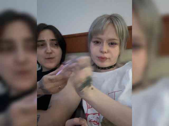 AliceAndMia webcam