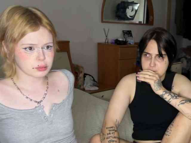 AliceAndMia webcam