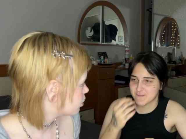 AliceAndMia webcam