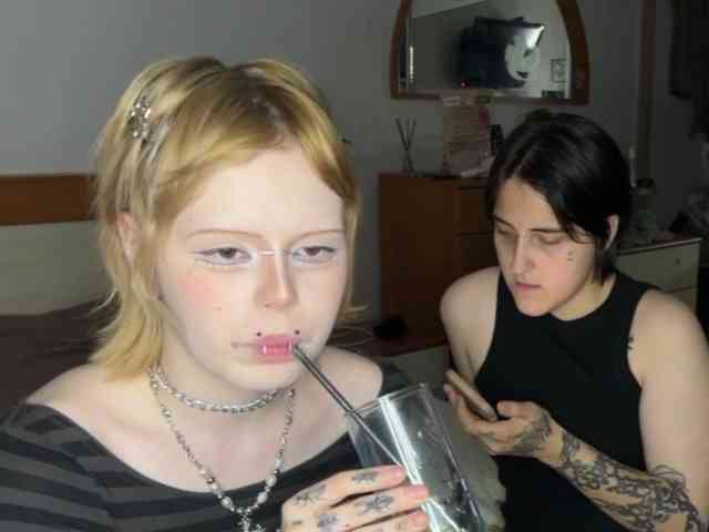 AliceAndMia webcam