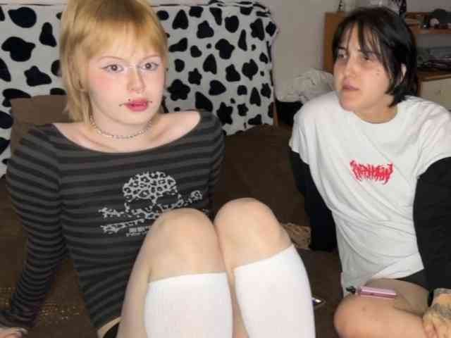 AliceAndMia webcam