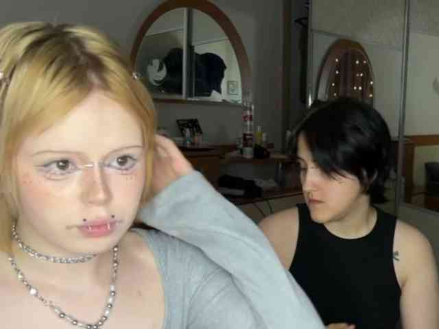 AliceAndMia webcam
