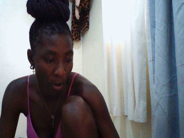 le modèle TALISHA3 est en webcam porno dans un show sur le site bongacams, il possède les tags suivants: Ebony,Brunette,Hairy