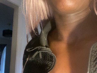 Alexismerton1's Live Webcam