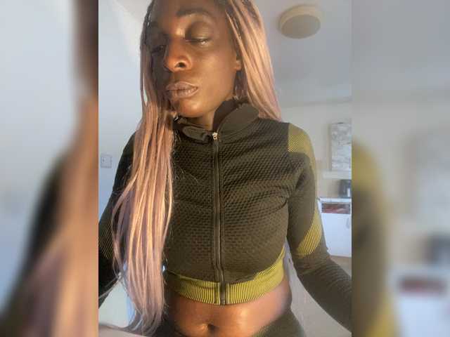 Alexismerton1 live cam on BongaCams