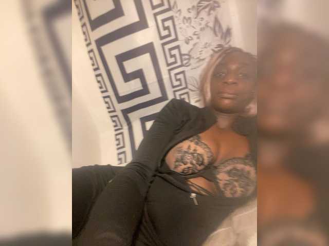 Alexismerton1 live cam on BongaCams