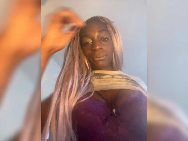 Alexismerton1 live cam on BongaCams