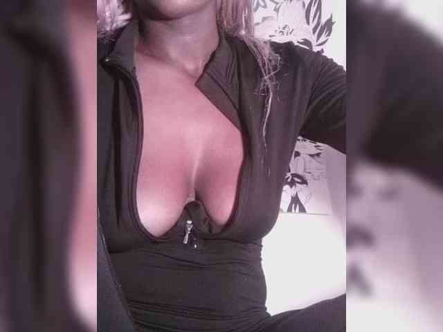 Alexismerton1 Live Webcam on BongaCams