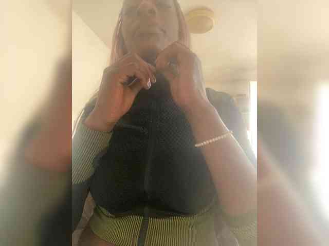 Alexismerton1 webcam