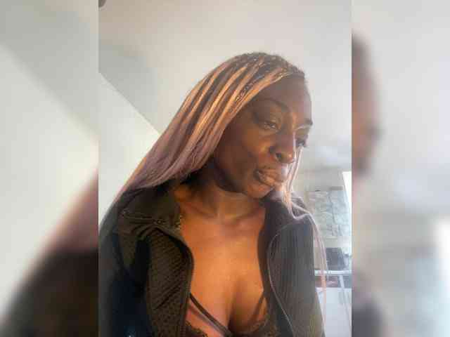 Alexismerton1 webcam
