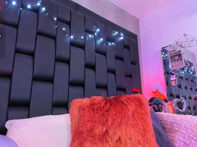 CharlotteWalker live cam on BongaCams