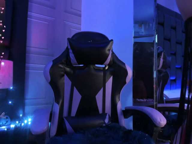 CharlotteWalker live cam on BongaCams
