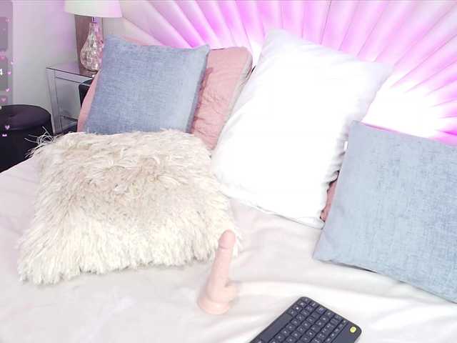 CharlotteWalker live cam on BongaCams