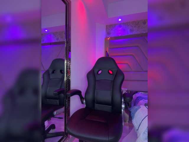 CharlotteWalker live cam on BongaCams