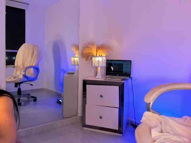 VivienneNoir webcam
