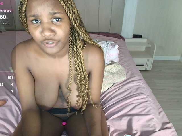 anukabamby live cam on BongaCams