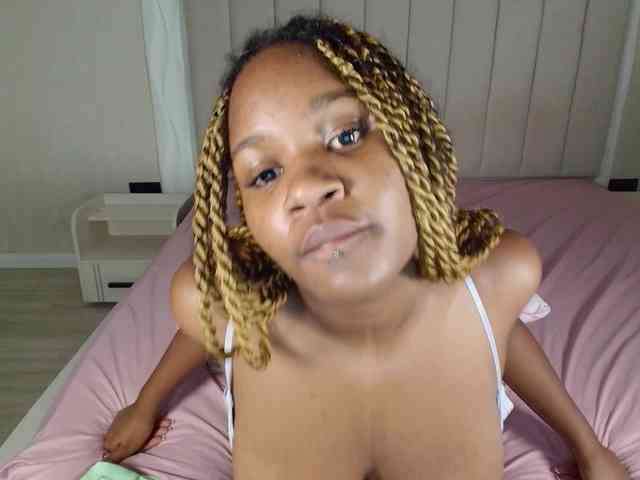 anukabamby Live Webcam on BongaCams