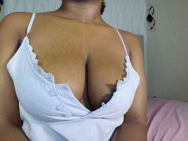 anukabamby Live Webcam on BongaCams