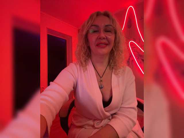 Sony-7 live cam on BongaCams