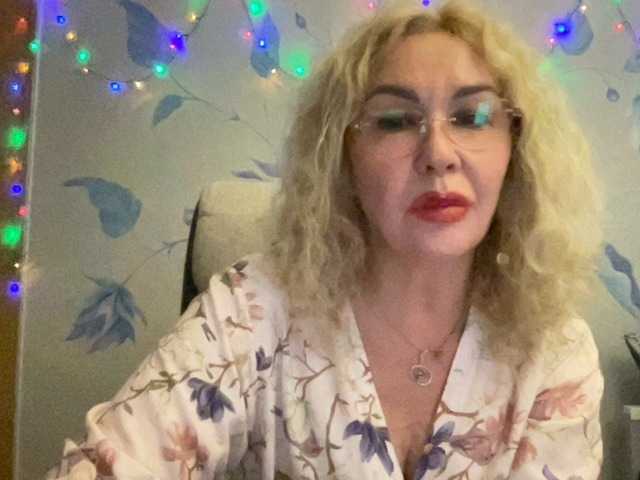 le modèle Sony-7 est en webcam porno dans un show sur le site bongacams, il possède les tags suivants: White/Caucasian,Blonde,Shaved