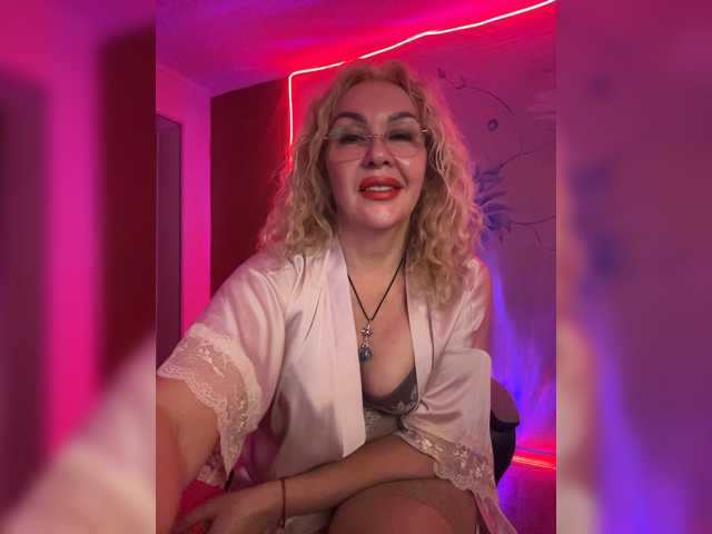 Sony-7 live cam on BongaCams