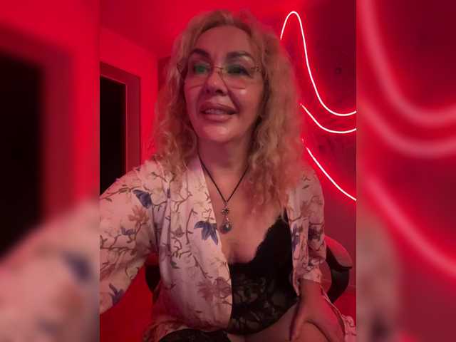 Sony-7 live cam on BongaCams