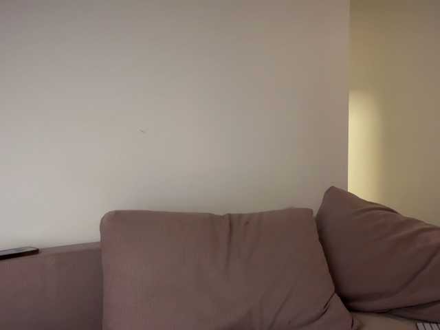 MoonieBlue live cam preview