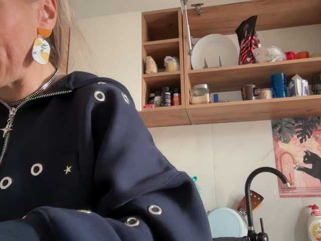 MoonieBlua live cam on BongaCams