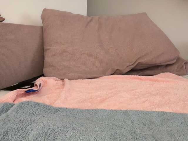 MoonieBlue live cam preview