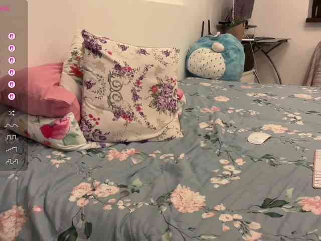 MoonieBlue webcam
