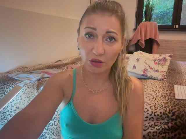 MoonieBlue webcam