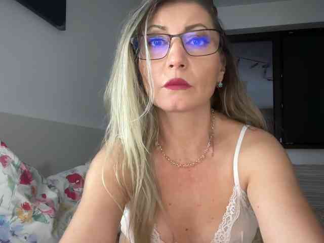 MoonieBlue webcam